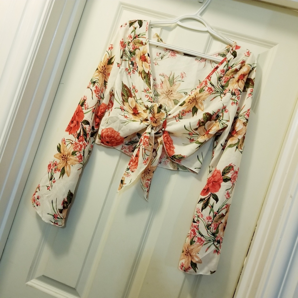 NWT Ivory Floral Tie-Front Crop Top SZ L